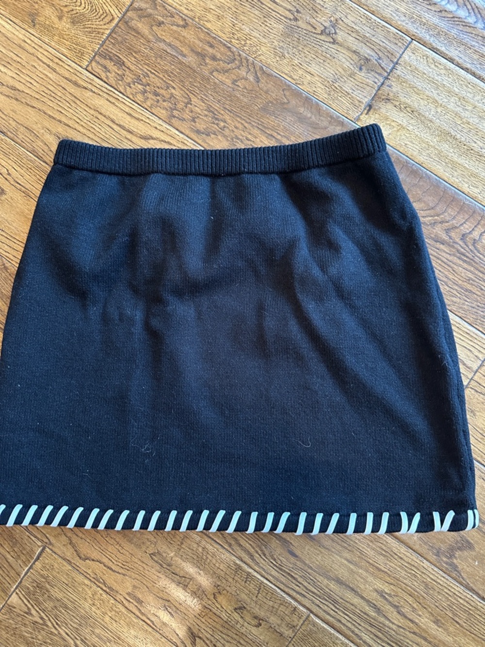 Commense Black Knit Mini Skirt with Contrast Trim medium